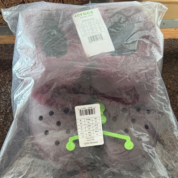 NWT Plush Lined Burgundy Clogs - Picture 6 of 9